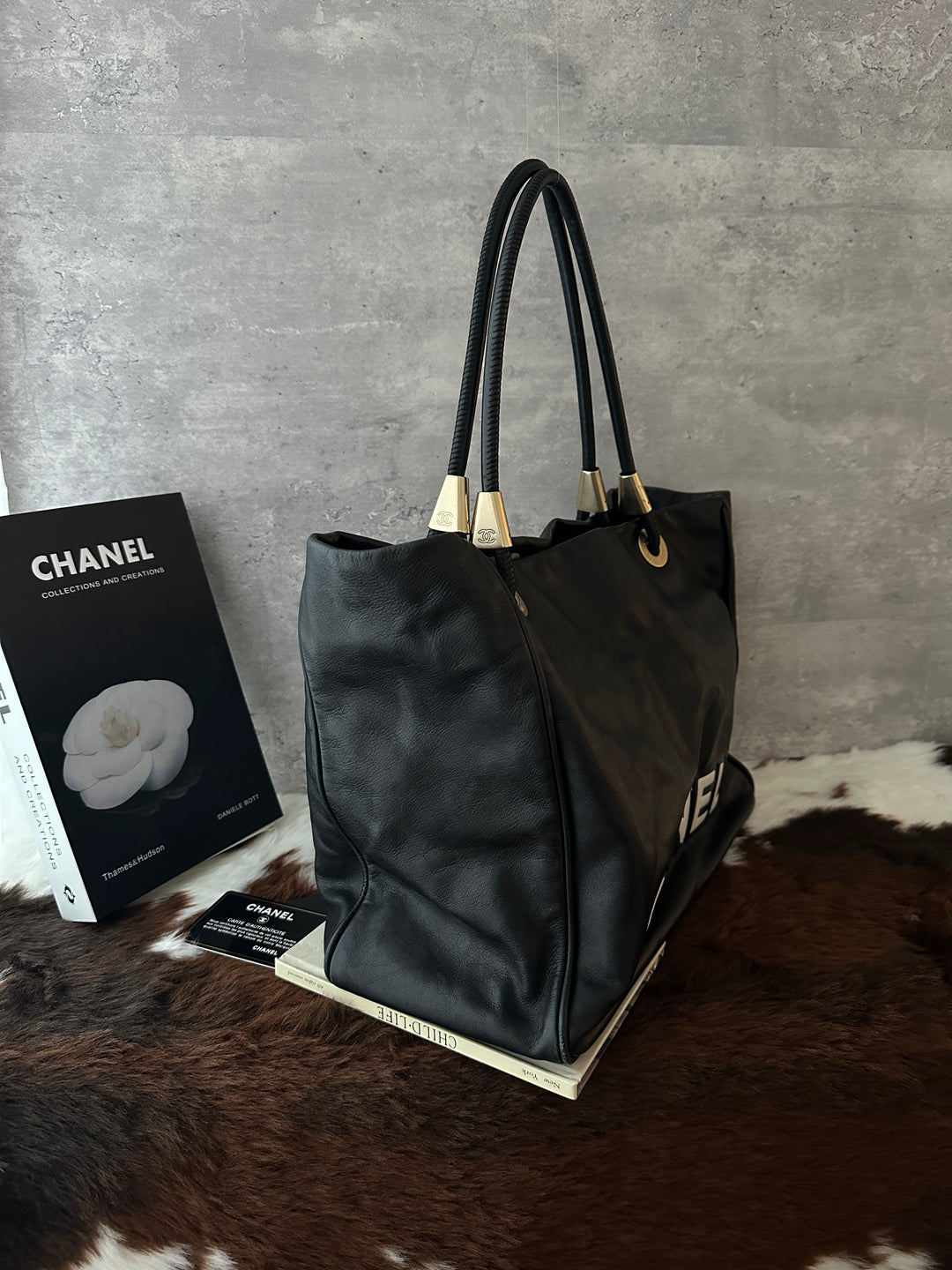 Chanel Reversible Camellia Tote 🖤✨｜Two Looks in One・Black Leather・Statement Vintage Tote