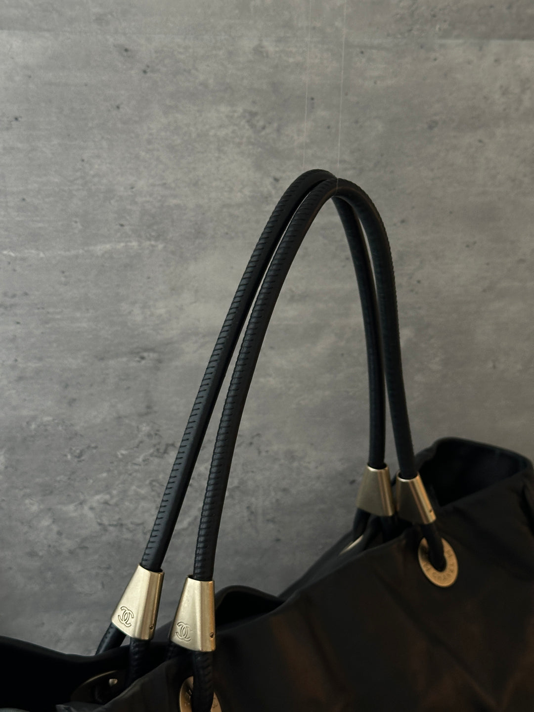 Chanel Reversible Camellia Tote 🖤✨｜Two Looks in One・Black Leather・Statement Vintage Tote