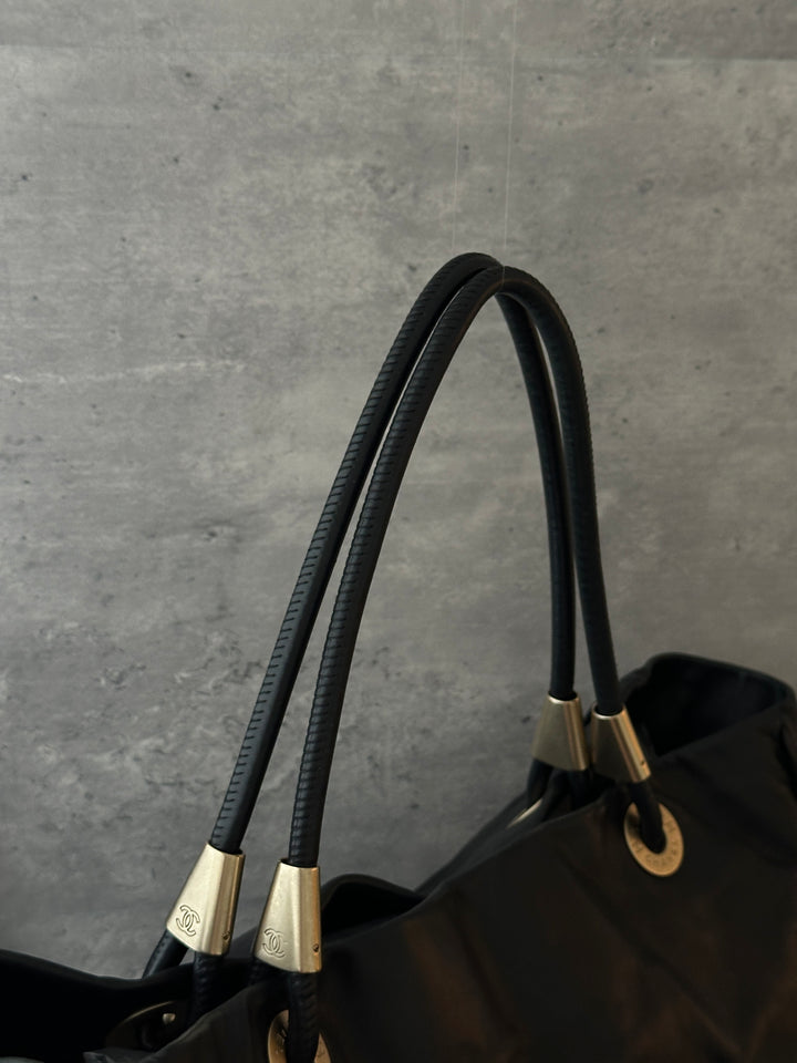 Chanel Reversible Camellia Tote 🖤✨｜Two Looks in One・Black Leather・Statement Vintage Tote