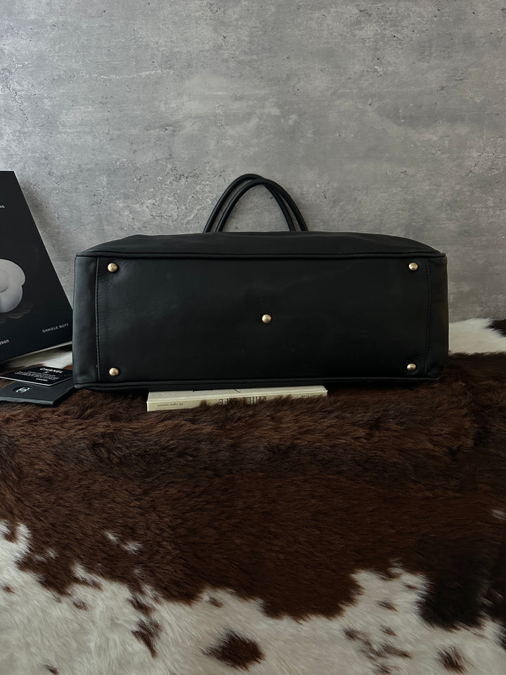 Chanel Reversible Camellia Tote 🖤✨｜Two Looks in One・Black Leather・Statement Vintage Tote