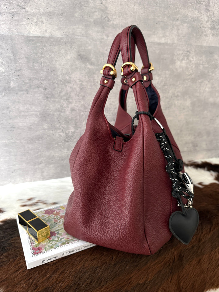 LOEWE Burgundy Pebbled Leather Hobo Bag 💕｜Statement Lock Charm × Soft Pebbled Leather × Effortless Shoulder Style