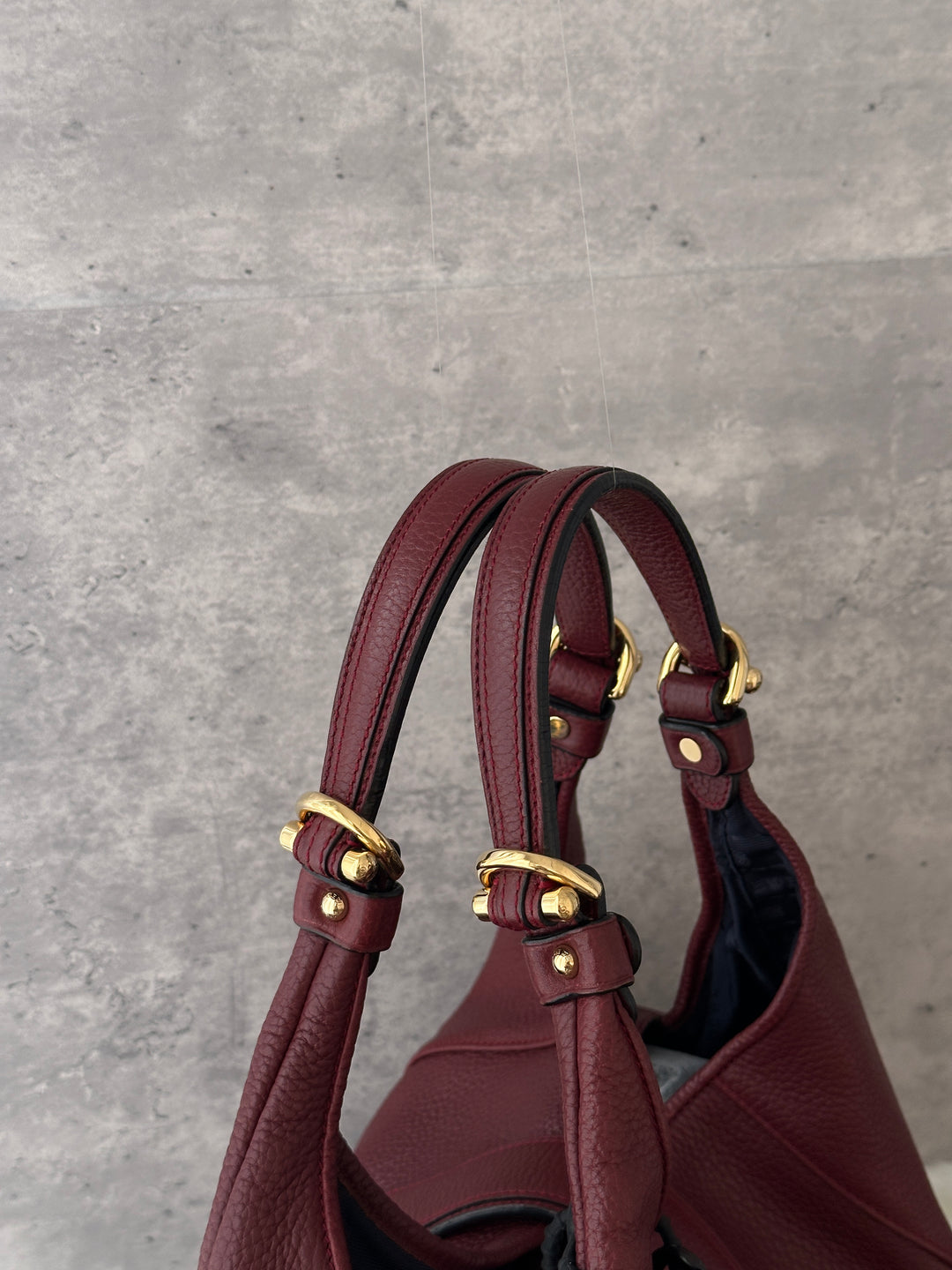 LOEWE Burgundy Pebbled Leather Hobo Bag 💕｜Statement Lock Charm × Soft Pebbled Leather × Effortless Shoulder Style