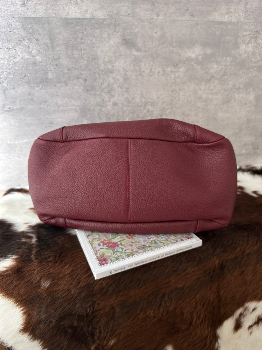 LOEWE Burgundy Pebbled Leather Hobo Bag 💕｜Statement Lock Charm × Soft Pebbled Leather × Effortless Shoulder Style