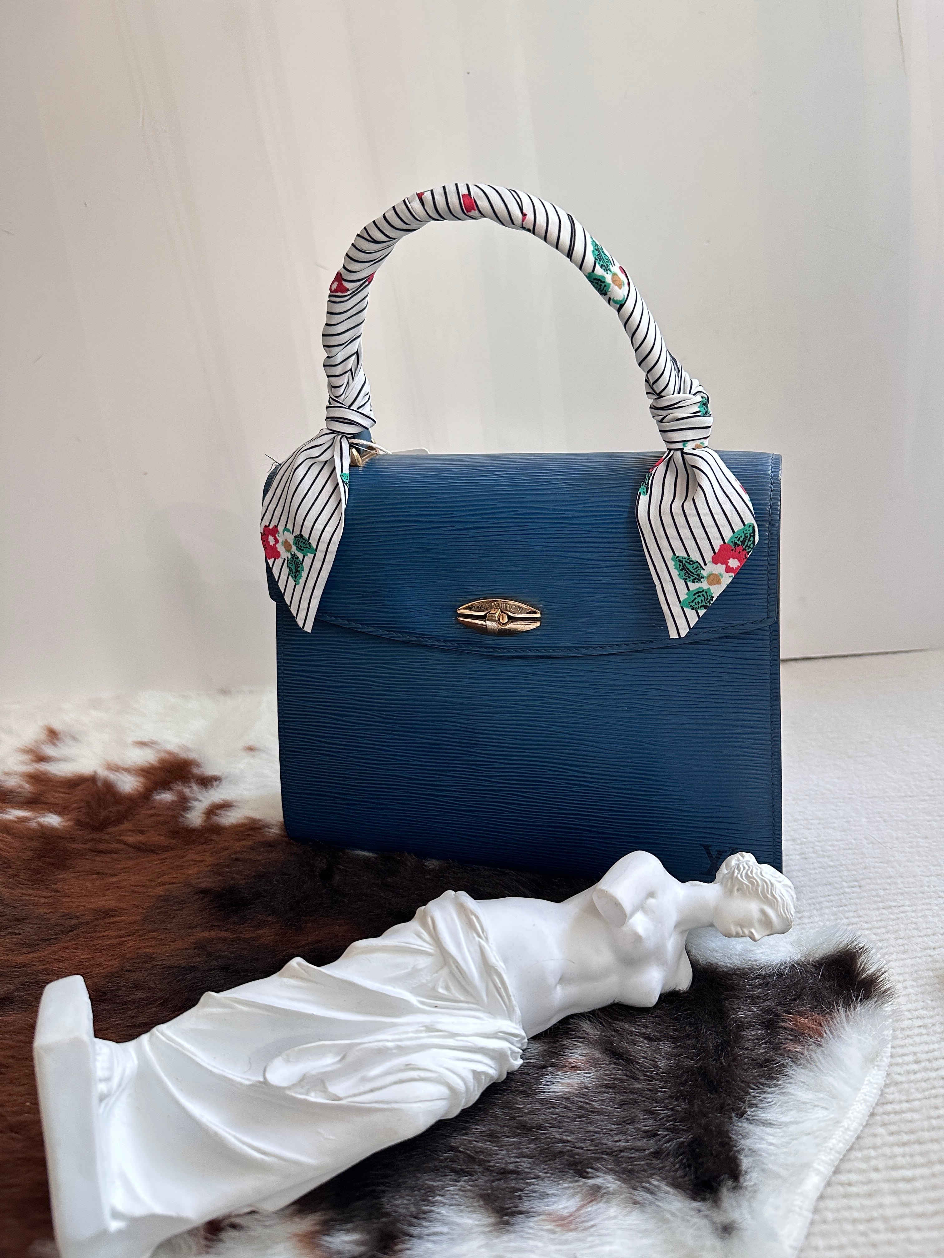 Louis Vuitton Epi Turn-Lock Kelly Bag 💙 | Timeless Elegance with