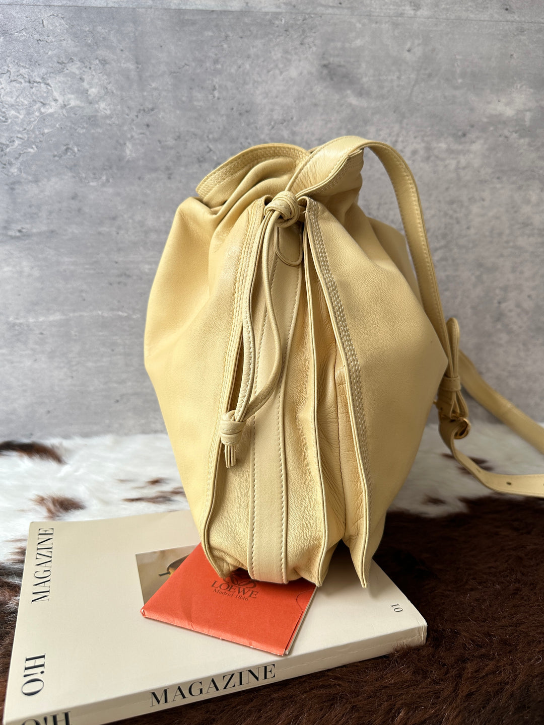 LOEWE Cream Nappa Drawstring Pouch Bag 💛｜Soft Nappa Leather × Corner Logo Detail × Lightweight Styling