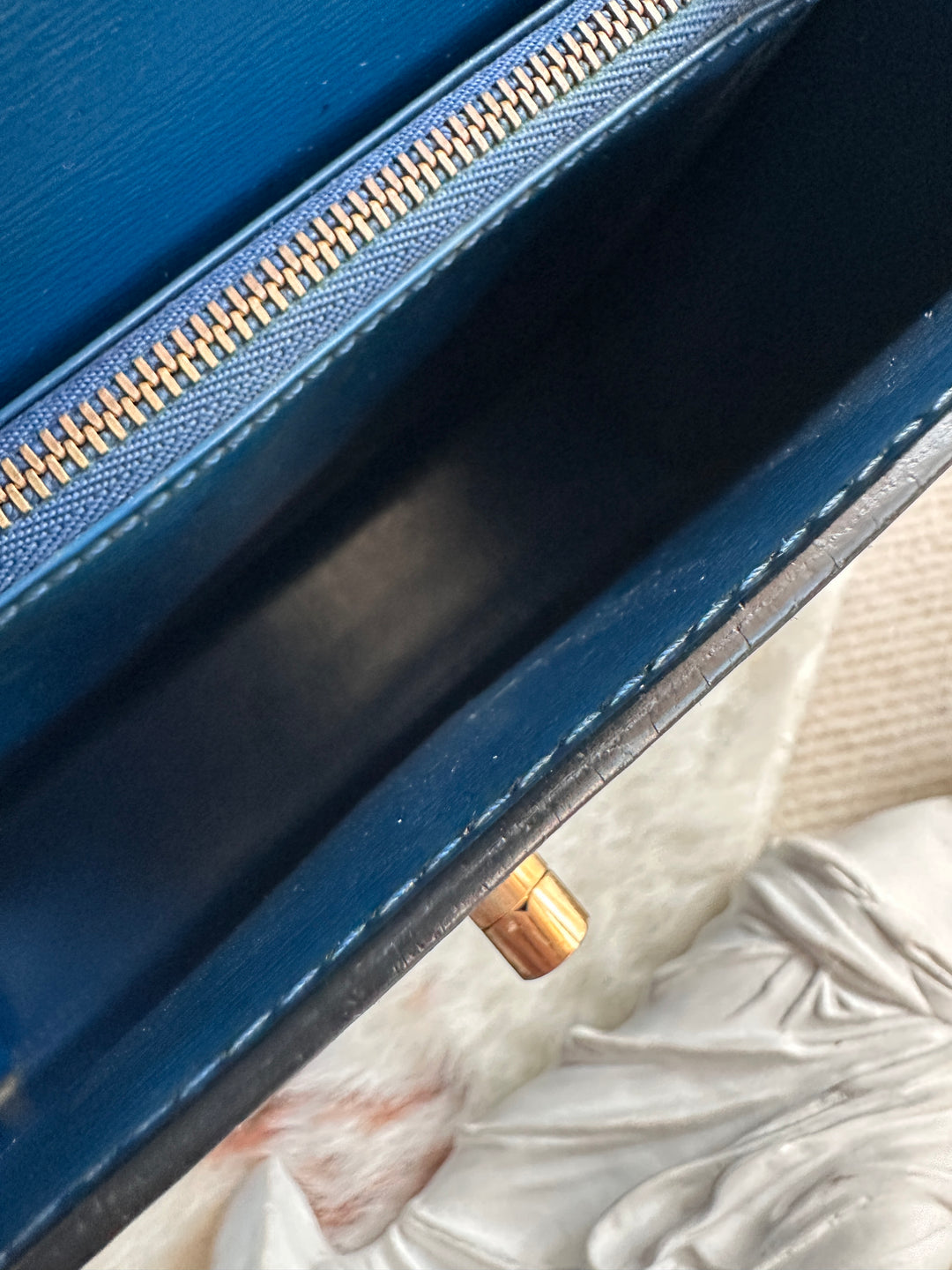 Louis Vuitton Epi Turn-Lock Kelly Bag 💙 | Timeless Elegance with a Modern Edge