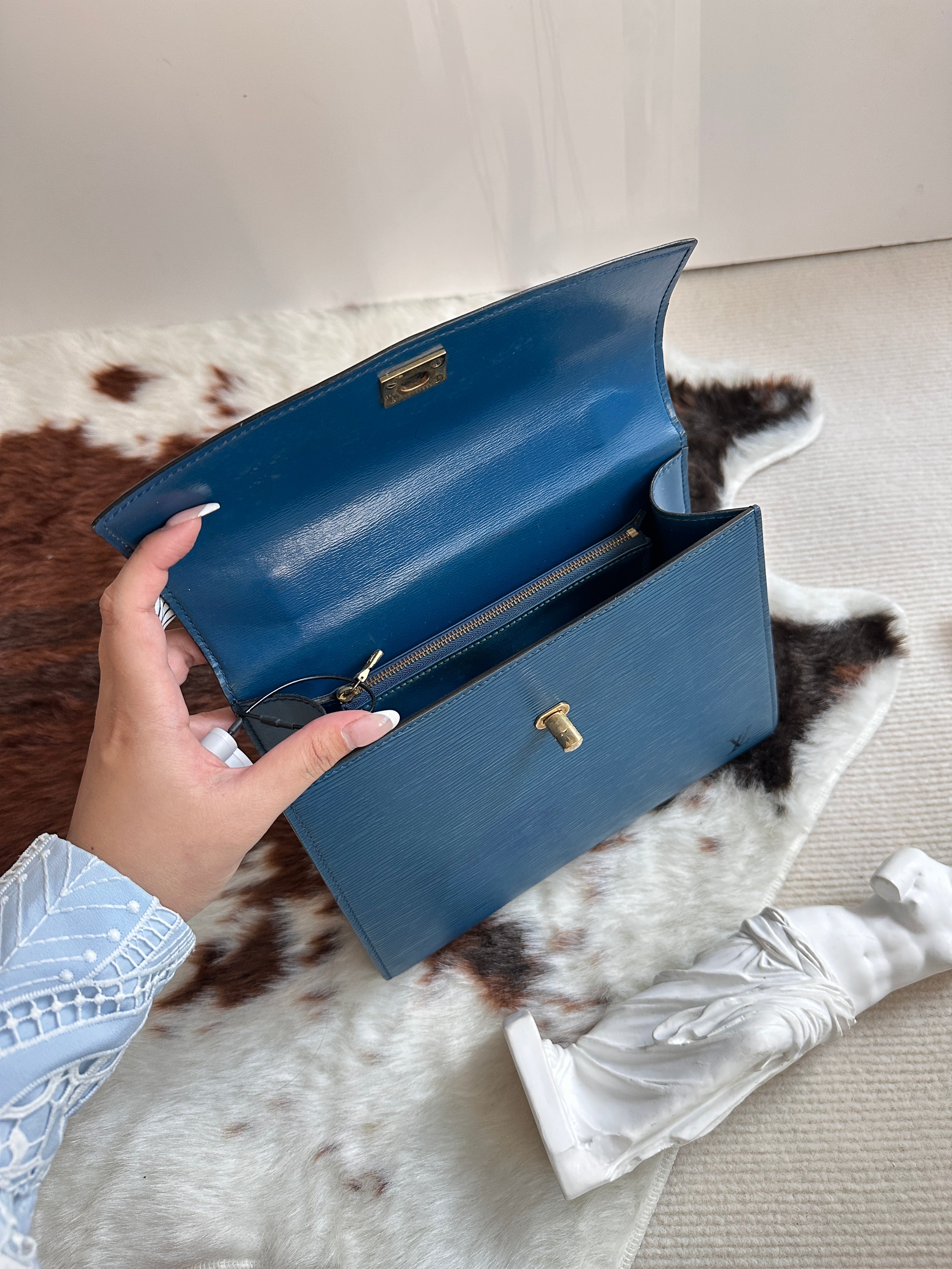 Louis Vuitton Epi Turn-Lock Kelly Bag 💙 | Timeless Elegance with