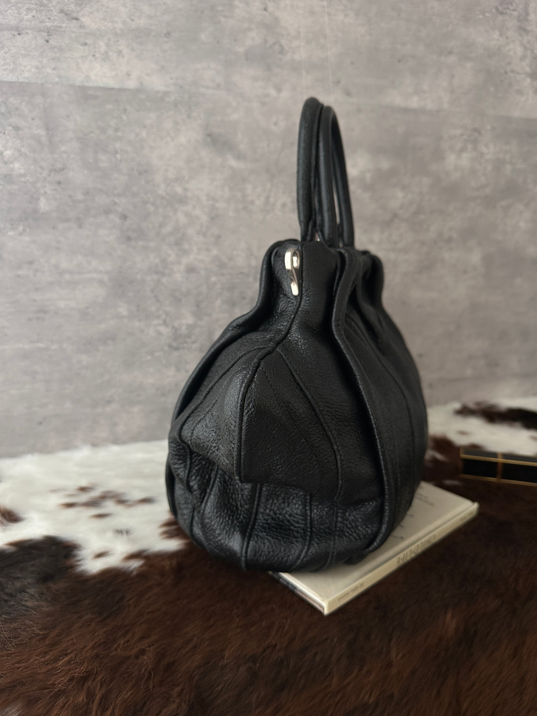 PRADA Pleated Pumpkin Tote Bag 🖤｜Glossy Black Leather × Sculptural Pleats × Custom-Strap Friendly