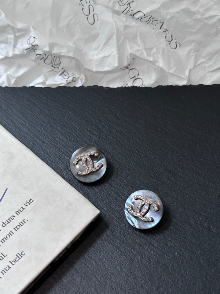 CHANEL CC Mother-of-Pearl Clip-On Earrings – Crystal Logo × Grey Sheen Elegance