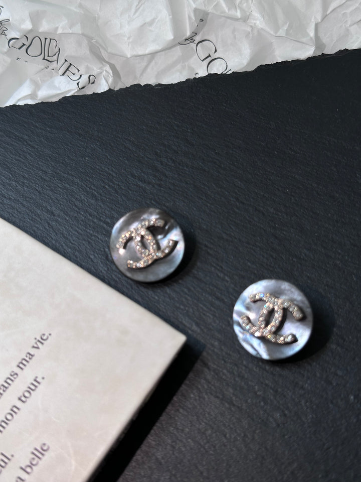 CHANEL CC Mother-of-Pearl Clip-On Earrings – Crystal Logo × Grey Sheen Elegance