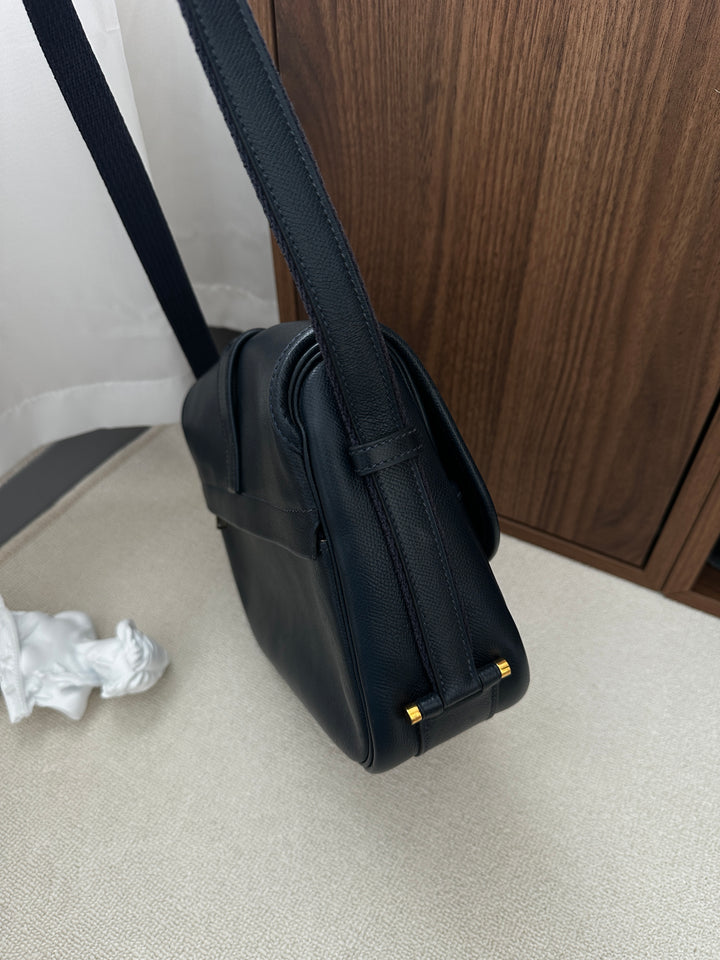 HERMÈS H Clasp Shoulder Bag – Rare 90s Vintage 🖤✨