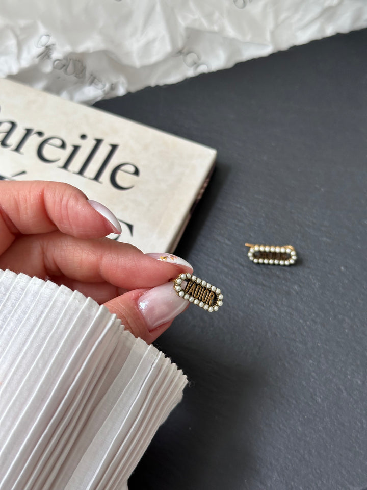 DIOR J'ADIOR Pearl Stud Earrings – Gold Logo × Vintage Vibes