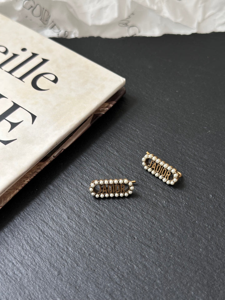 DIOR J'ADIOR Pearl Stud Earrings – Gold Logo × Vintage Vibes