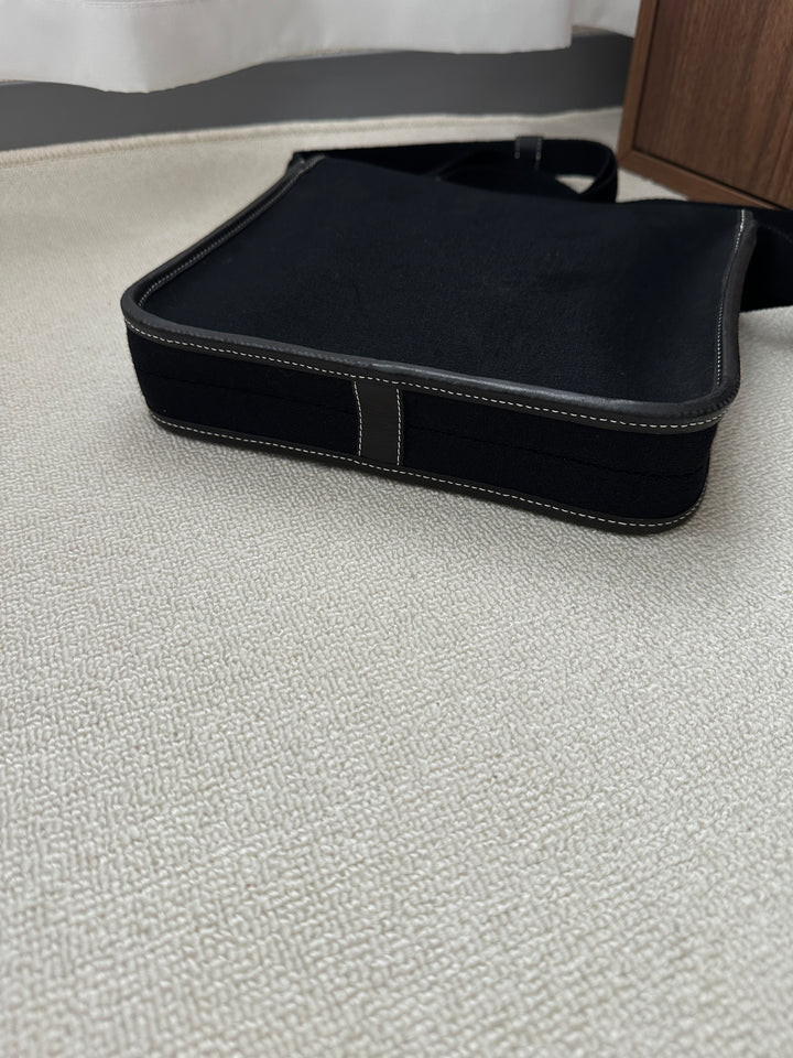 HERMÈS Canvas & Leather Messenger Bag – Rare Black Edition 🖤✨