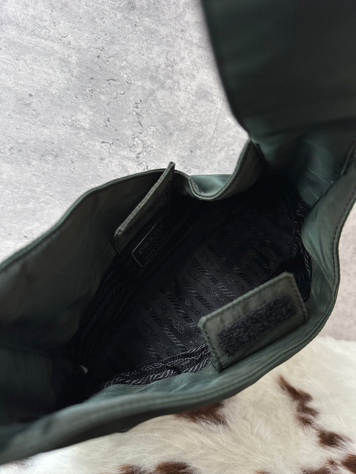 PRADA Olive Green Mini Hobo Shoulder Bag 🫒｜Elf-Ear Shape × Phone-Friendly Size × Clean Condition