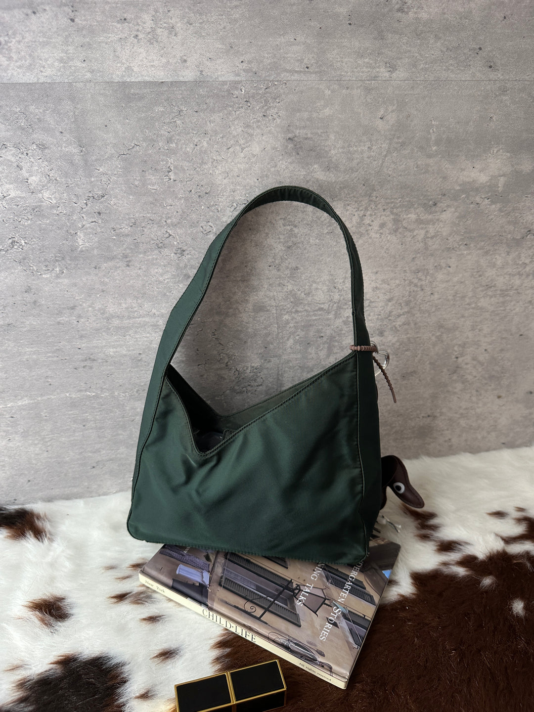 PRADA Olive Green Mini Hobo Shoulder Bag 🫒｜Elf-Ear Shape × Phone-Friendly Size × Clean Condition
