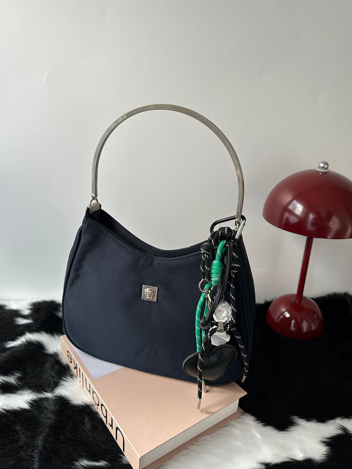 Versace Small Hobo Bag 💙🤍｜Navy Blue × Silver-Tone Handle × Compact Silhouette