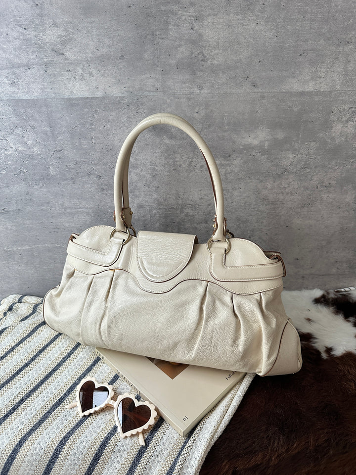 Ferragamo Cream White Leather Hobo Bag 🤍｜Classic Gancini Clasp × Roomy Capacity × Daily Elegance