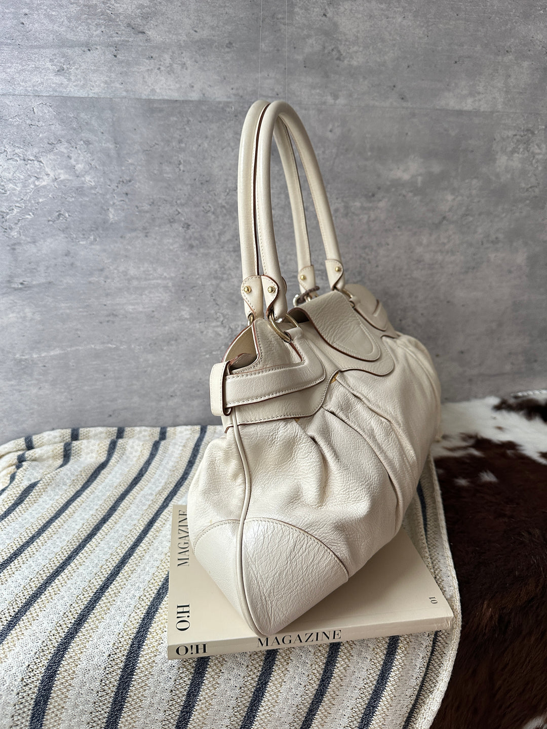 Ferragamo Cream White Leather Hobo Bag 🤍｜Classic Gancini Clasp × Roomy Capacity × Daily Elegance