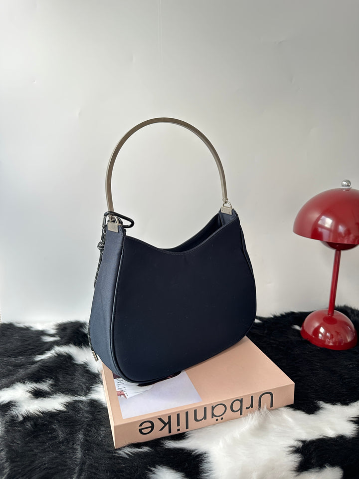 Versace Small Hobo Bag 💙🤍｜Navy Blue × Silver-Tone Handle × Compact Silhouette