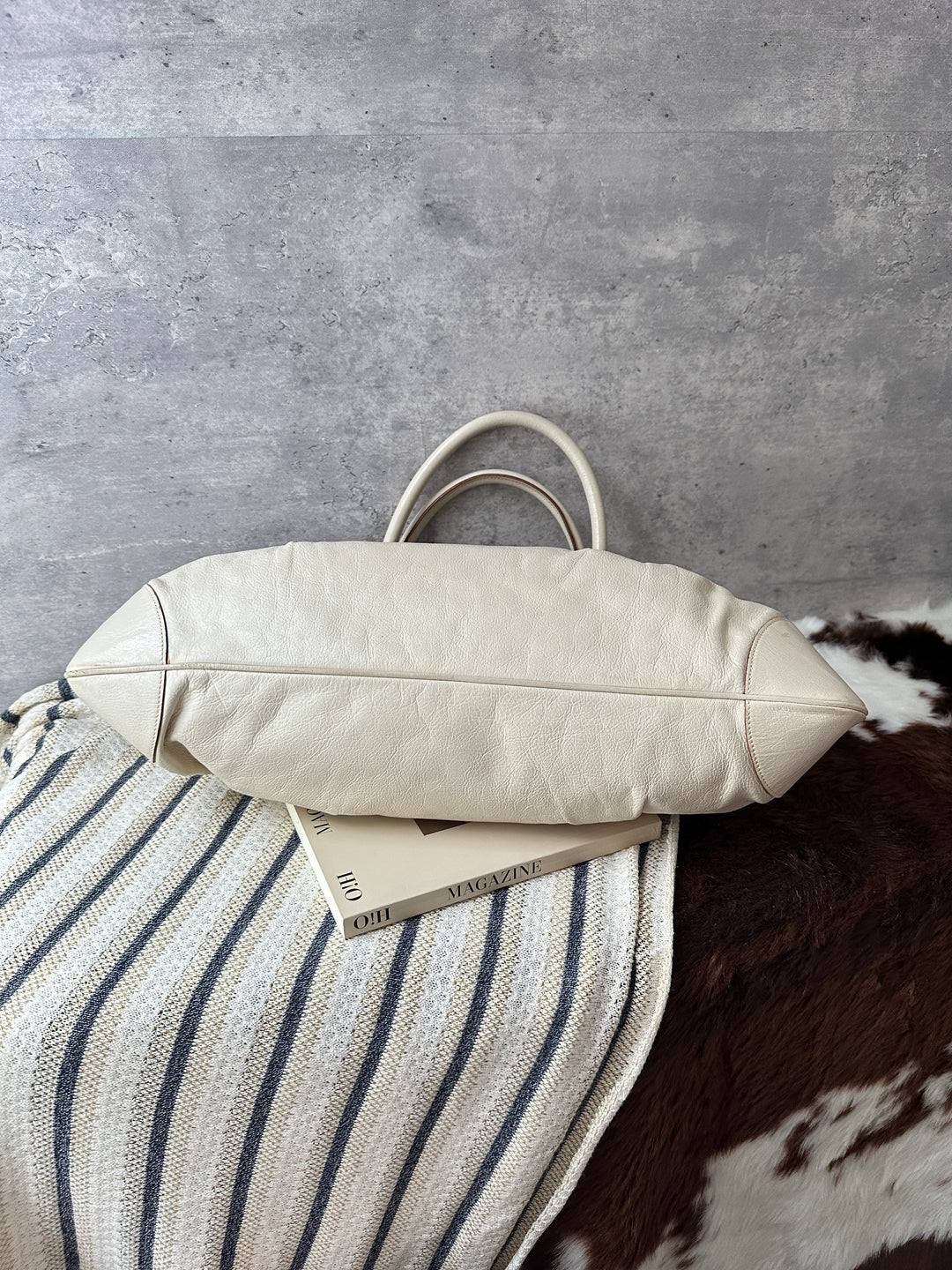 Ferragamo Cream White Leather Hobo Bag 🤍｜Classic Gancini Clasp × Roomy Capacity × Daily Elegance