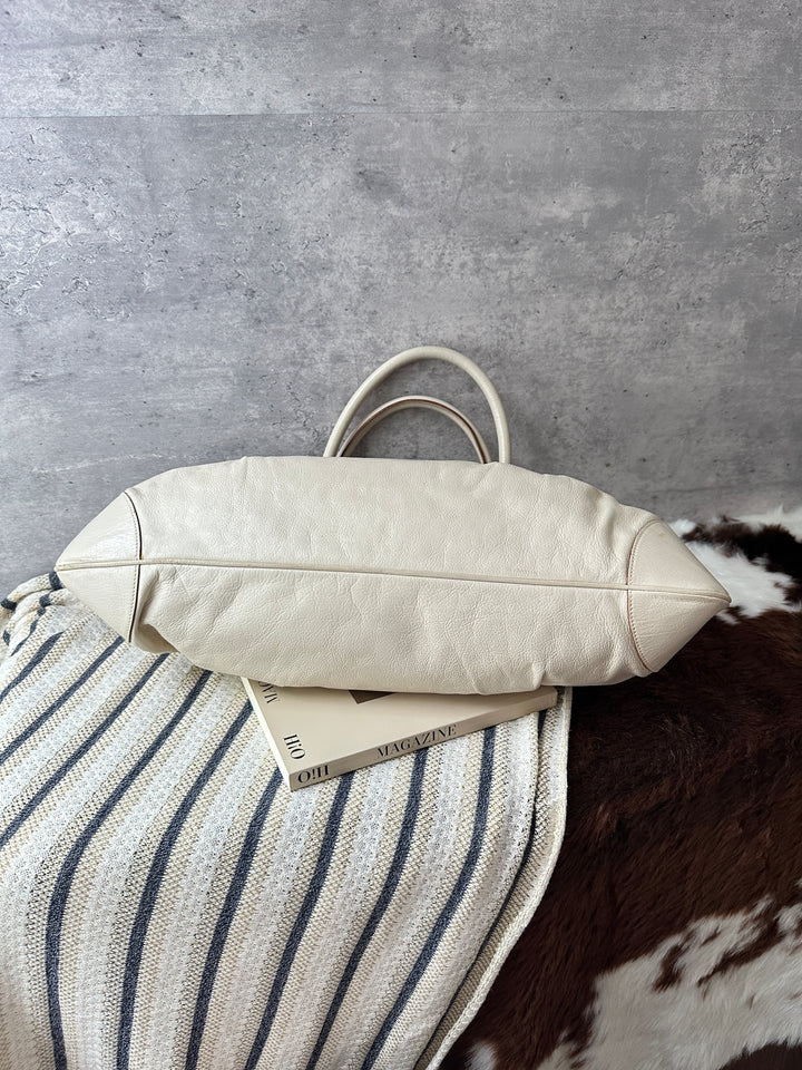 Ferragamo Cream White Leather Hobo Bag 🤍｜Classic Gancini Clasp × Roomy Capacity × Daily Elegance