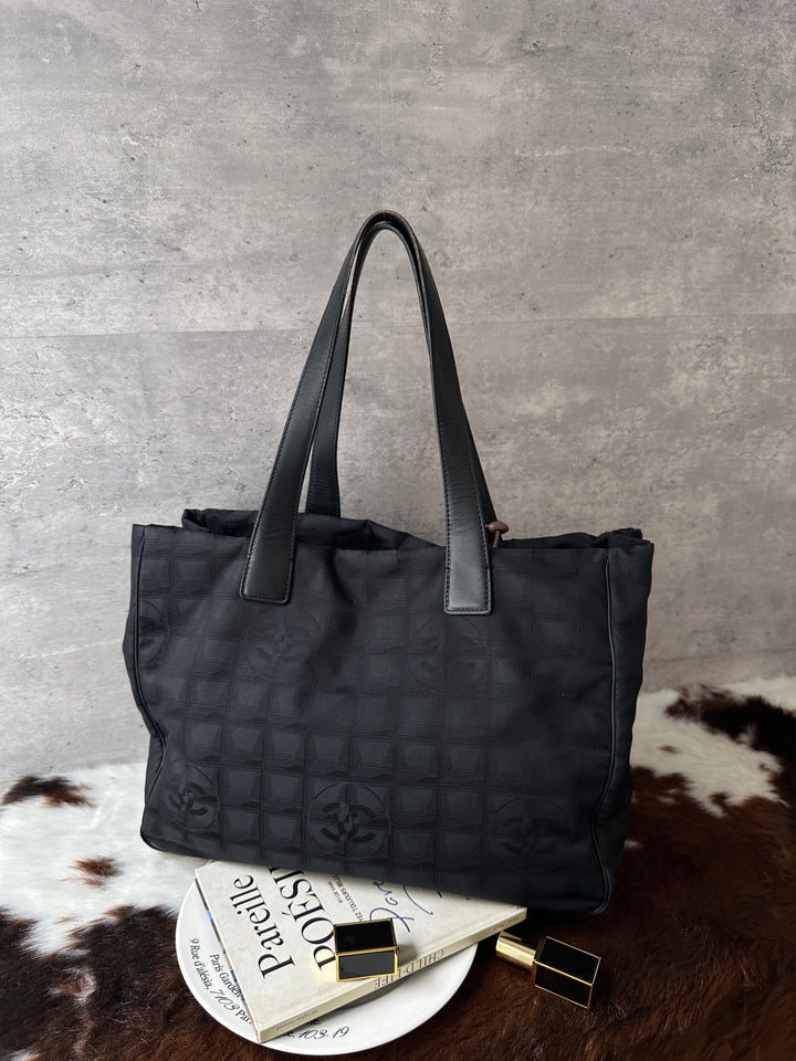 CHANEL Ice Grid Fabric Tote Bag 🖤｜Lightweight Daily Tote × Laptop-Friendly Capacity × Very Clean Condition