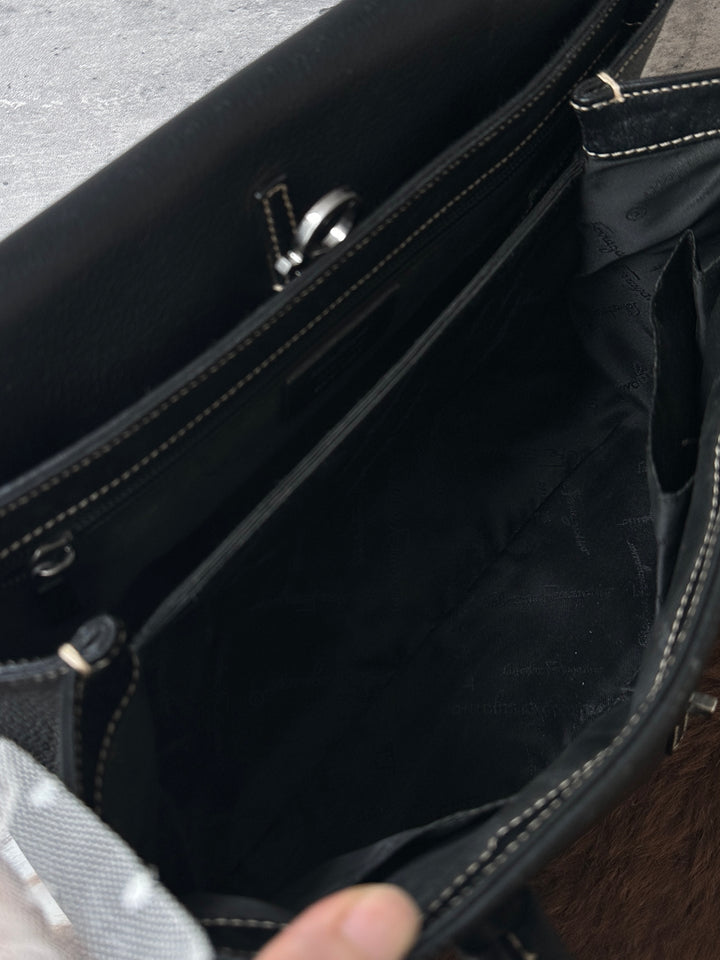 Ferragamo Pigskin Leather Gancini Hobo Bag 🖤｜Rare Pigskin Leather × Gancini Clasp × Daily Capacity