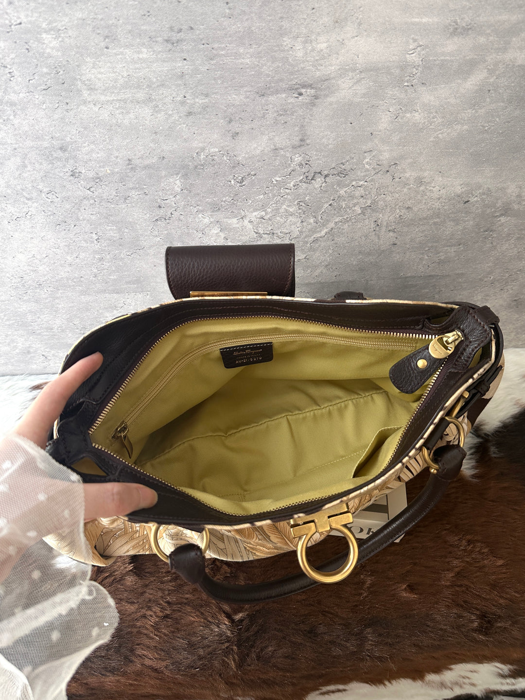 Ferragamo Gancini Floral Print Bag 🍂🤎｜Autumn Botanical Print・Brown Leather