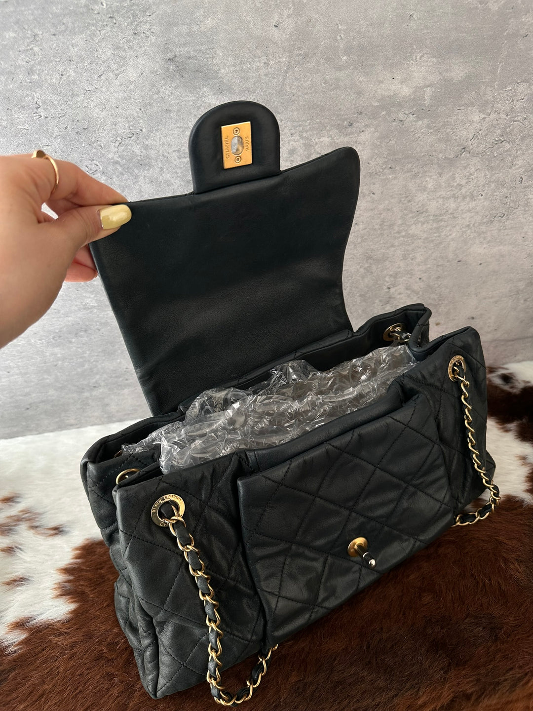 CHANEL Pearly Calfskin Chain Hobo Bag 🖤｜Pearly Calfskin × Perfect Underarm Length × Lightweight Capacity✨