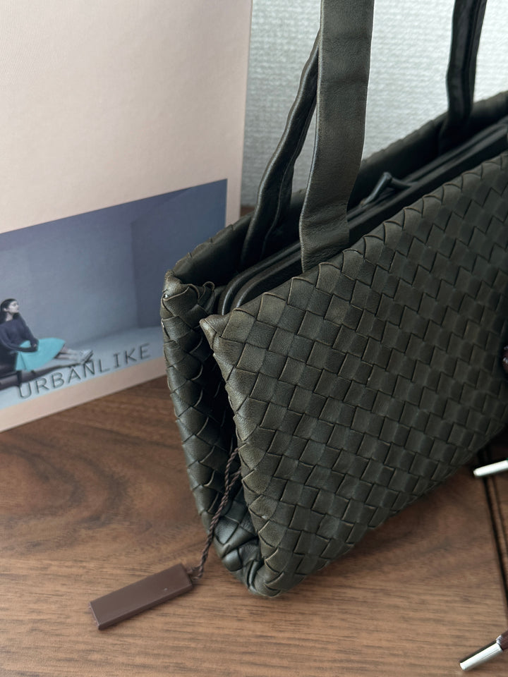 BOTTEGA VENETA Olive Green Hobo – Intrecciato Kiss-Lock Design 💚✨