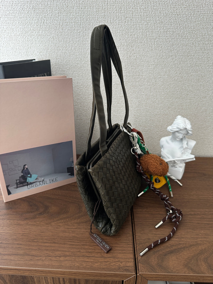 BOTTEGA VENETA Olive Green Hobo – Intrecciato Kiss-Lock Design 💚✨