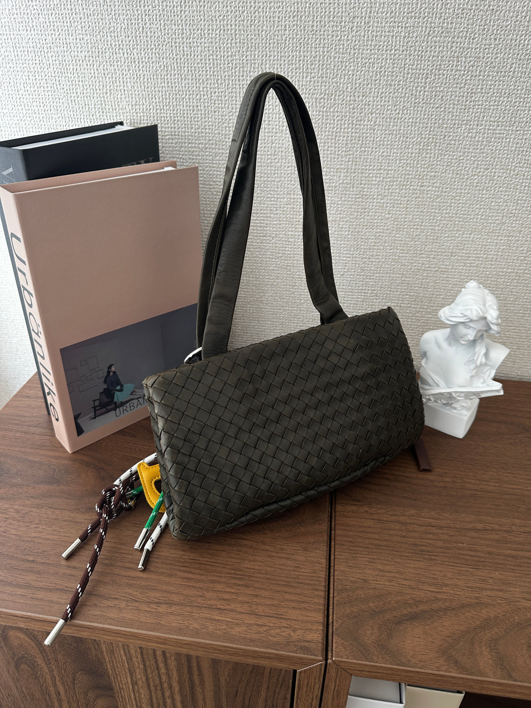 BOTTEGA VENETA Olive Green Hobo – Intrecciato Kiss-Lock Design 💚✨