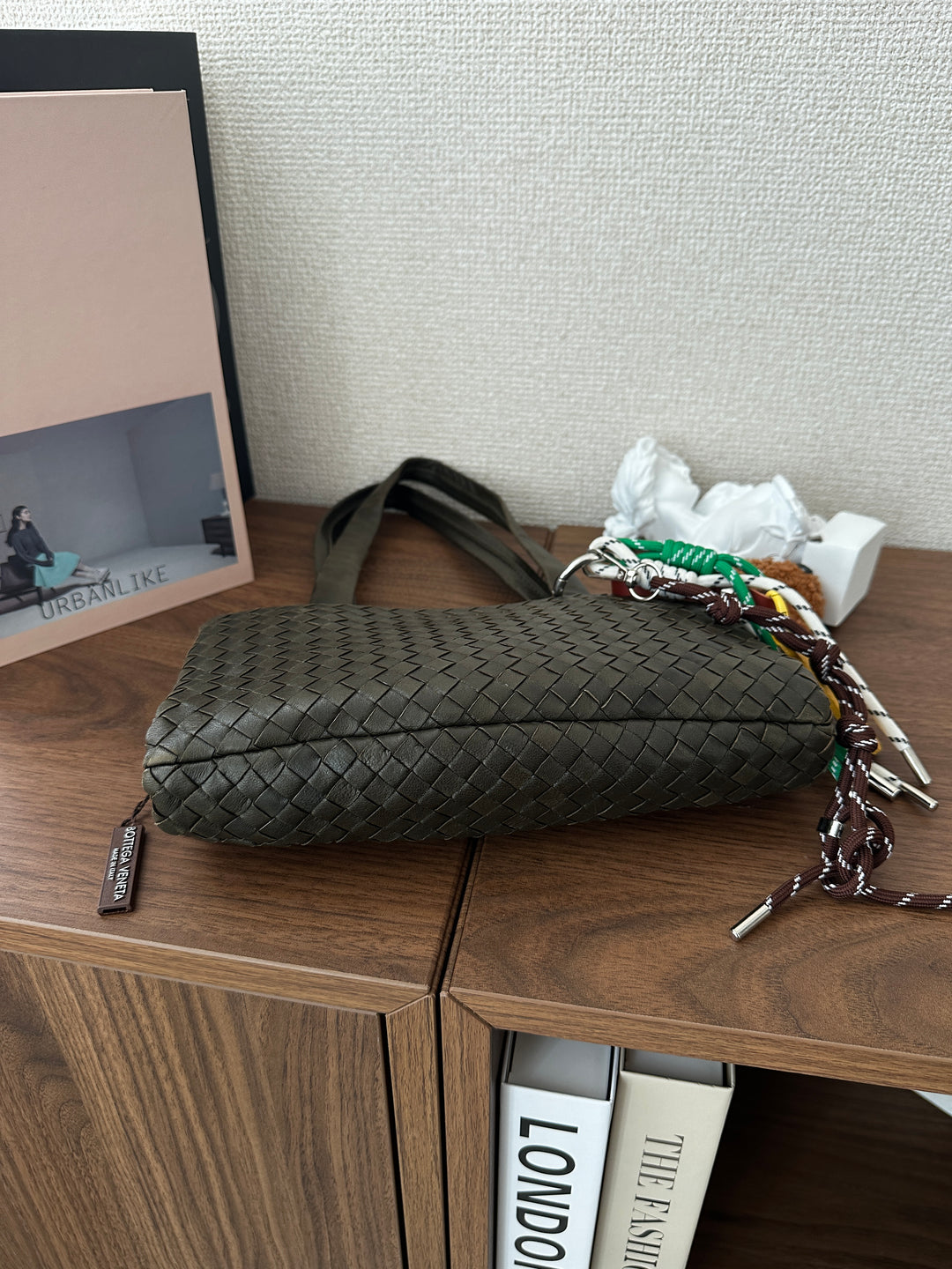 BOTTEGA VENETA Olive Green Hobo – Intrecciato Kiss-Lock Design 💚✨