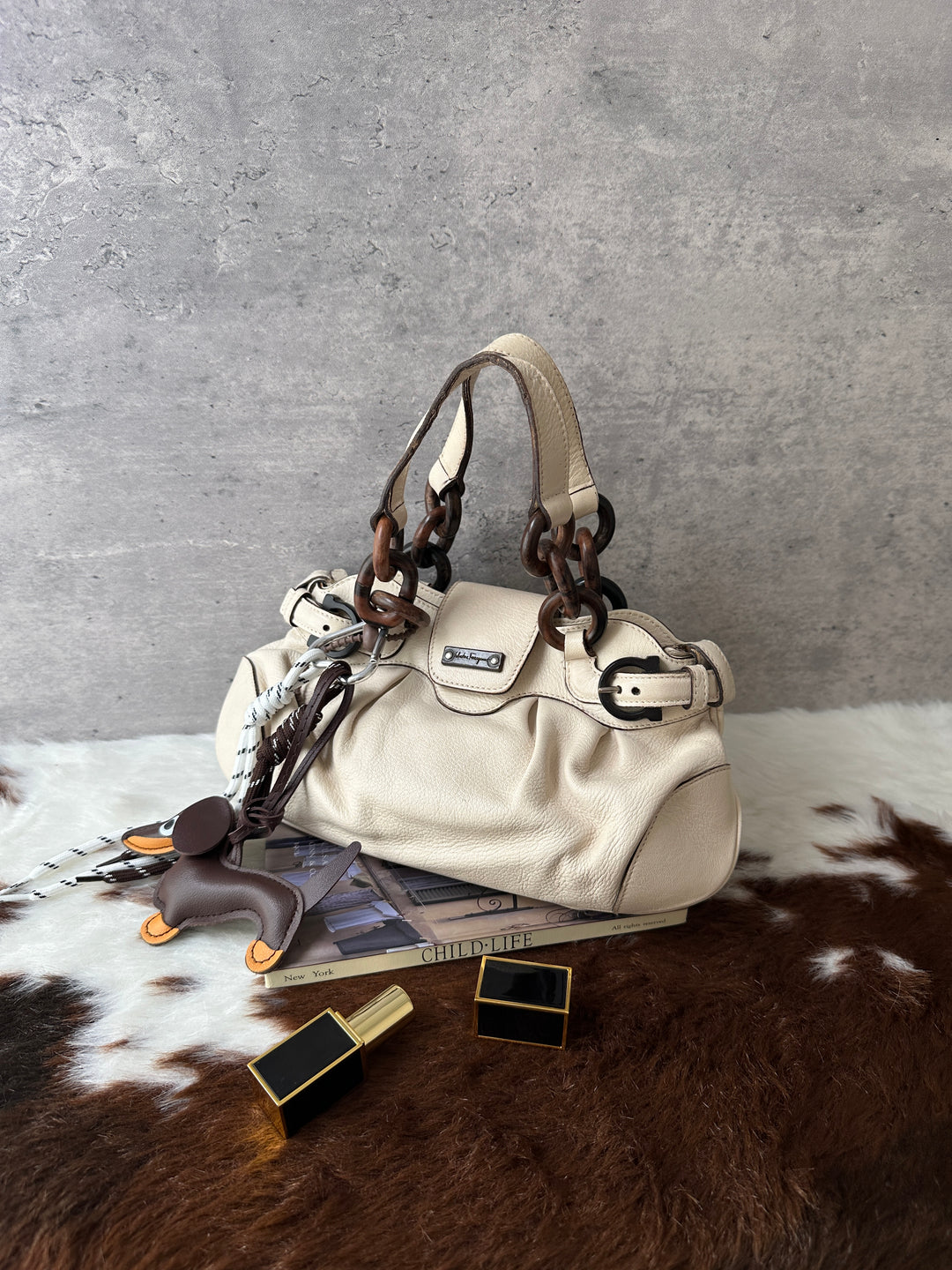 Ferragamo Ebony-Link Mini Top Handle Bag 🤎｜Wooden Handle Detail × Soft Cream Leather × Crossbody-Friendly