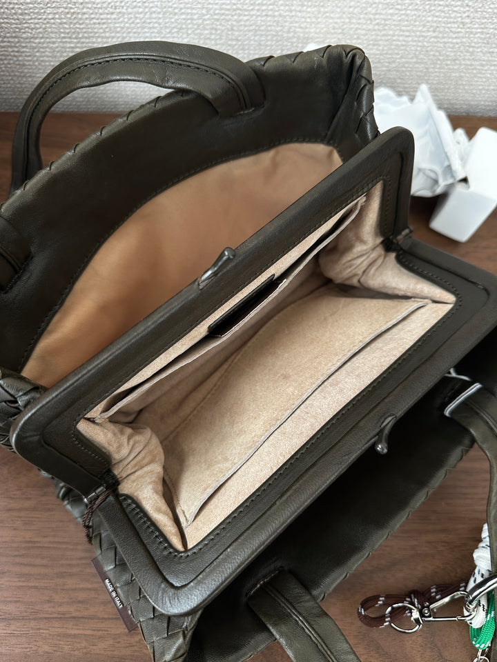 BOTTEGA VENETA Olive Green Hobo – Intrecciato Kiss-Lock Design 💚✨