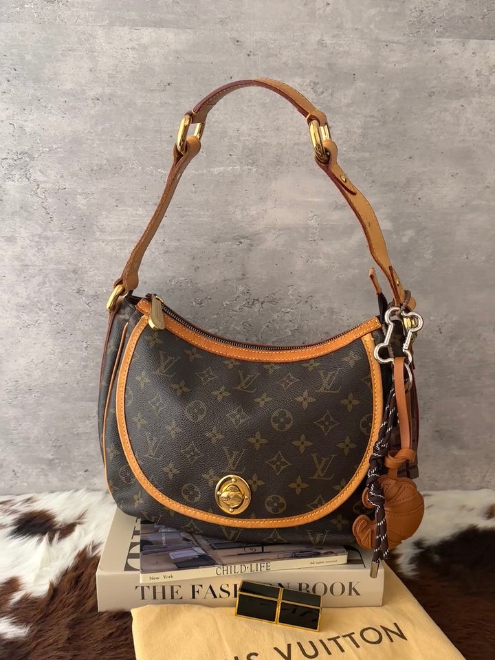 Louis Vuitton Monogram Hobo Bag 🤎✨｜Turn-Lock Flap Pocket・Classic Monogram
