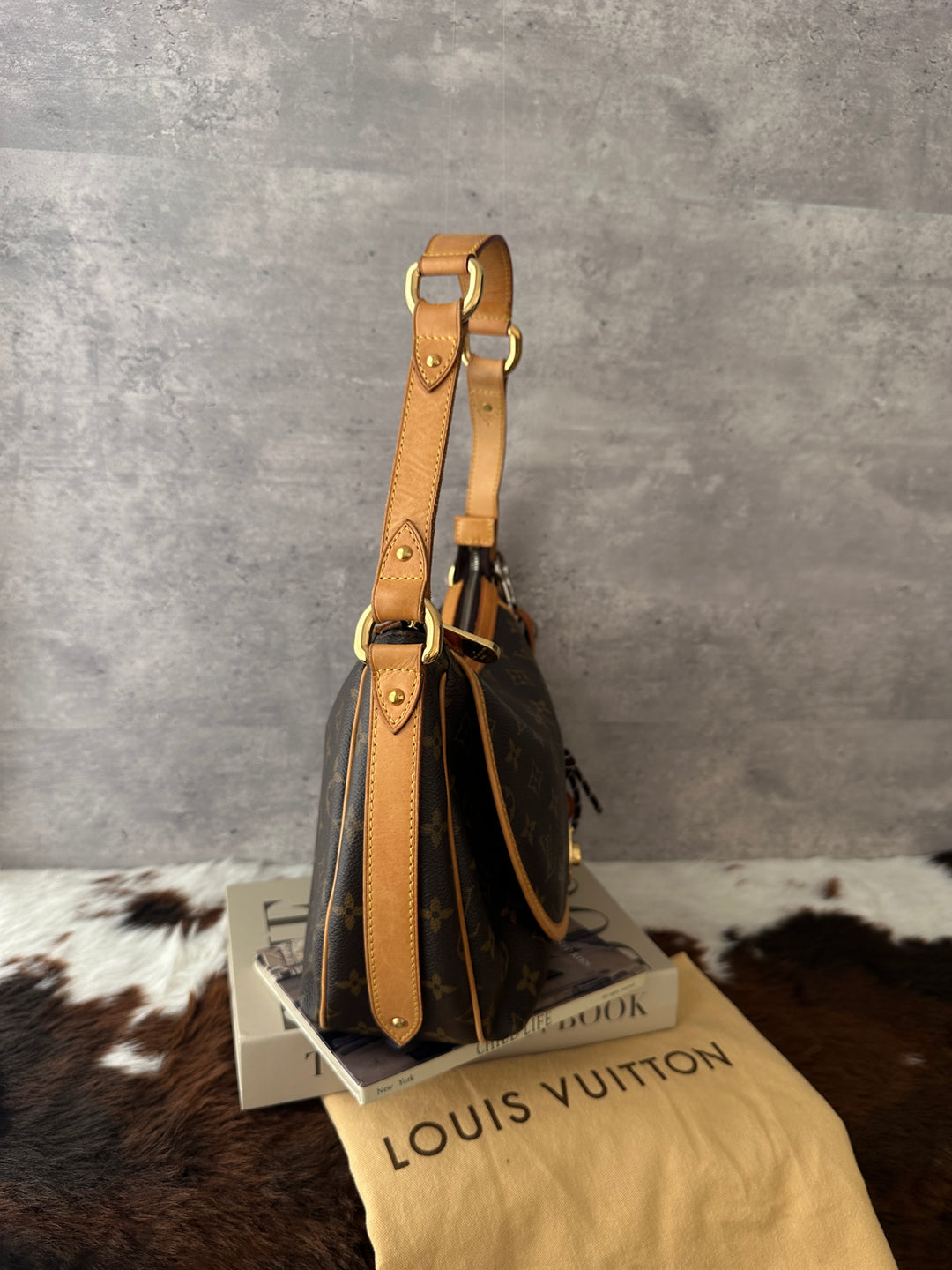 Louis Vuitton Monogram Hobo Bag 🤎✨｜Turn-Lock Flap Pocket・Classic Monogram