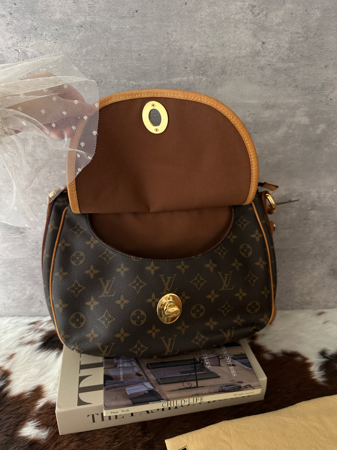 Louis Vuitton Monogram Hobo Bag 🤎✨｜Turn-Lock Flap Pocket・Classic Monogram