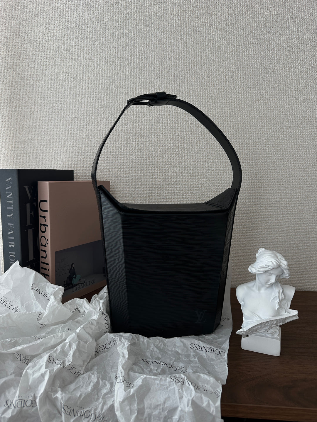 LOUIS VUITTON Epi “So Black” Box Bag – Rare Structured Design 🖤✨
