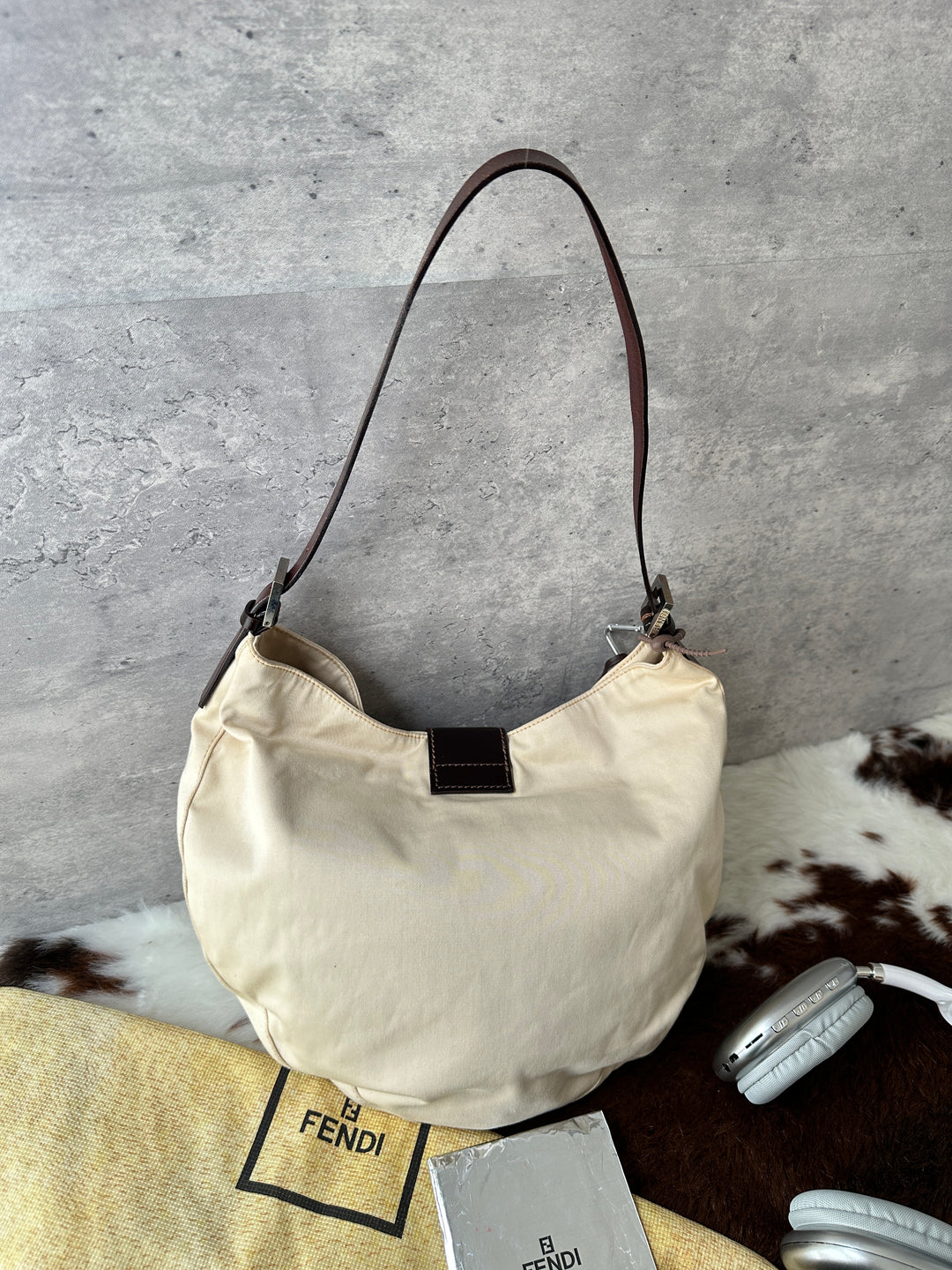 FENDI Zucca Half-Moon Wooden Buckle Hobo Bag 🪵｜Full Set × Wood-Effect Buckle × Effortless Vintage Style