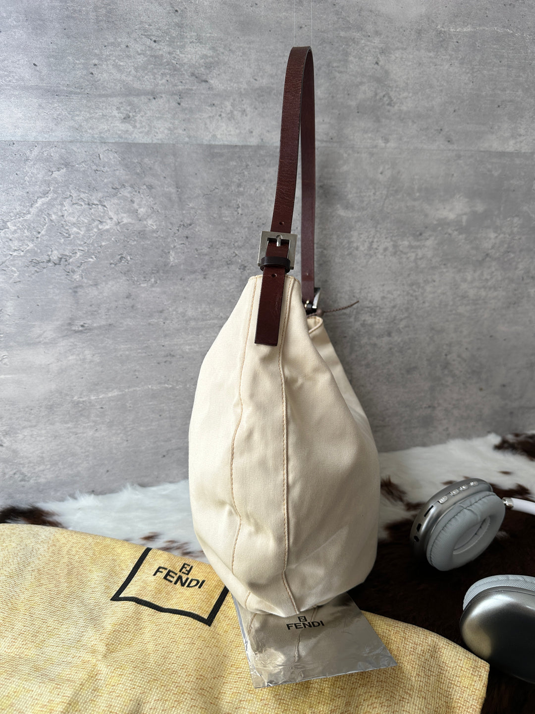 FENDI Zucca Half-Moon Wooden Buckle Hobo Bag 🪵｜Full Set × Wood-Effect Buckle × Effortless Vintage Style