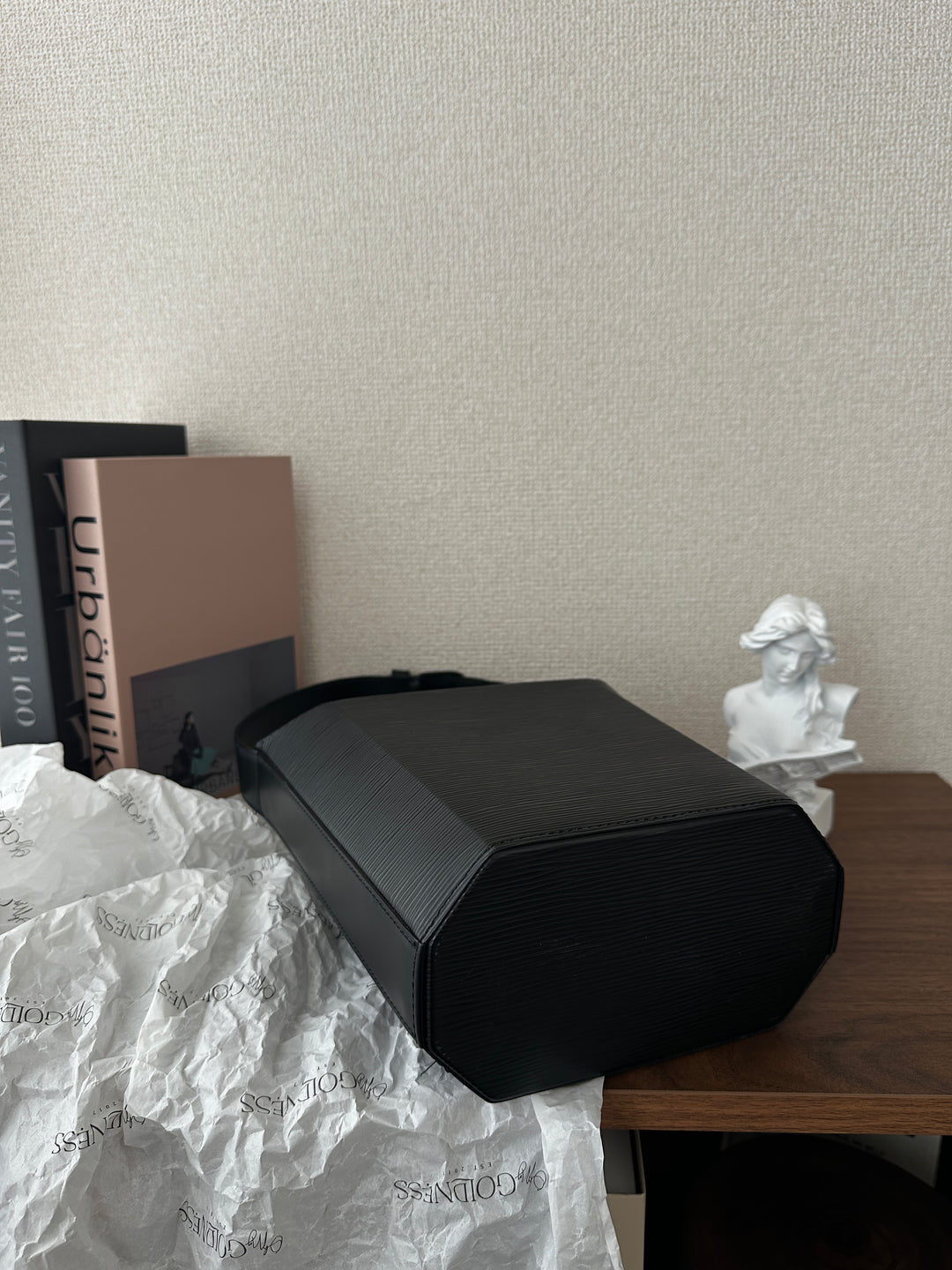 LOUIS VUITTON Epi “So Black” Box Bag – Rare Structured Design 🖤✨