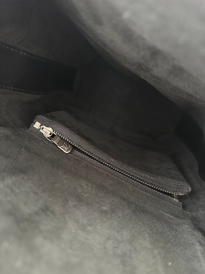 LOUIS VUITTON Epi “So Black” Box Bag – Rare Structured Design 🖤✨