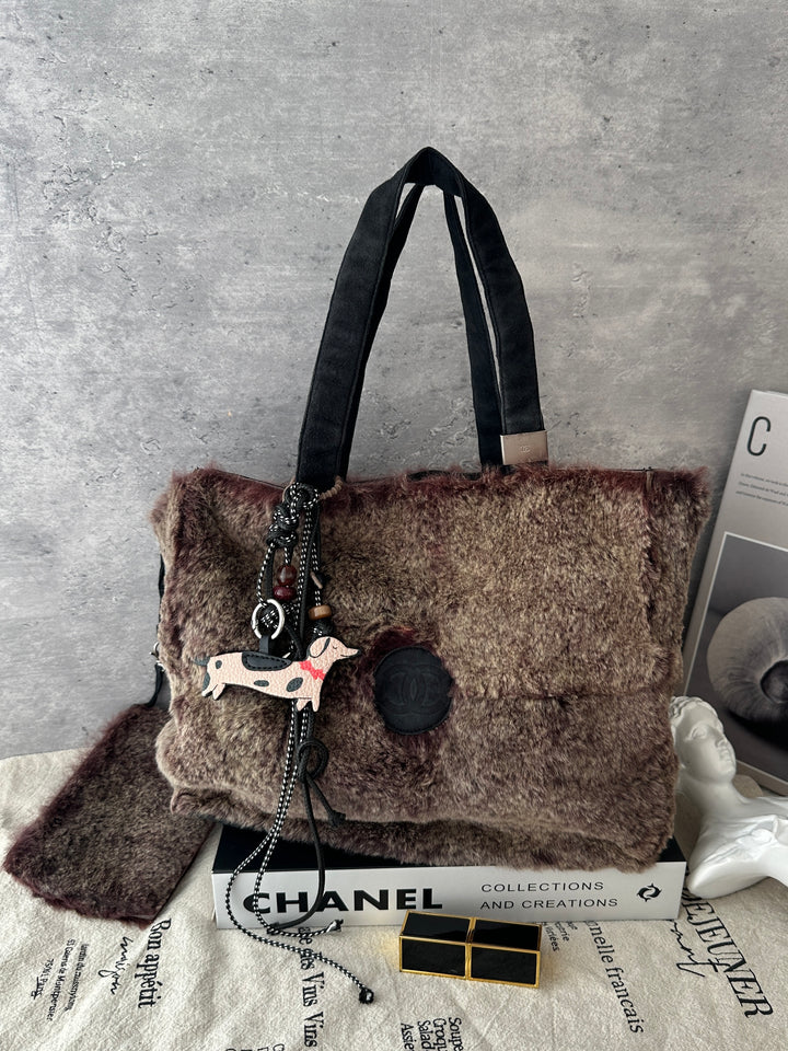 CHANEL Rabbit Fur Tote 🐰🤎｜Matching Baby Pouch × Cozy Fur Texture × Fall-Winter Statement