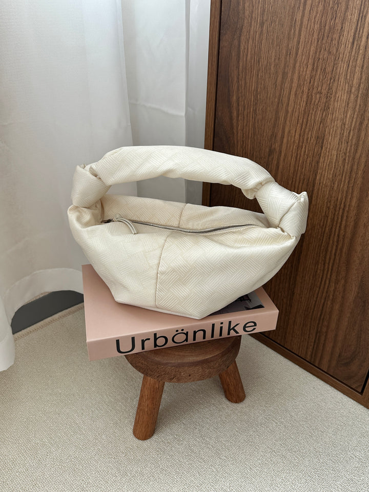 BOTTEGA VENETA Ivory Woven Hobo – Lightweight & Chic 🤍✨