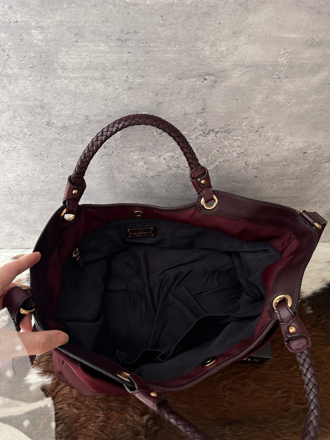 Ferragamo Bow Tote 🍷🎀｜Crystal Bow Detail × Original Strap × Lightweight Design