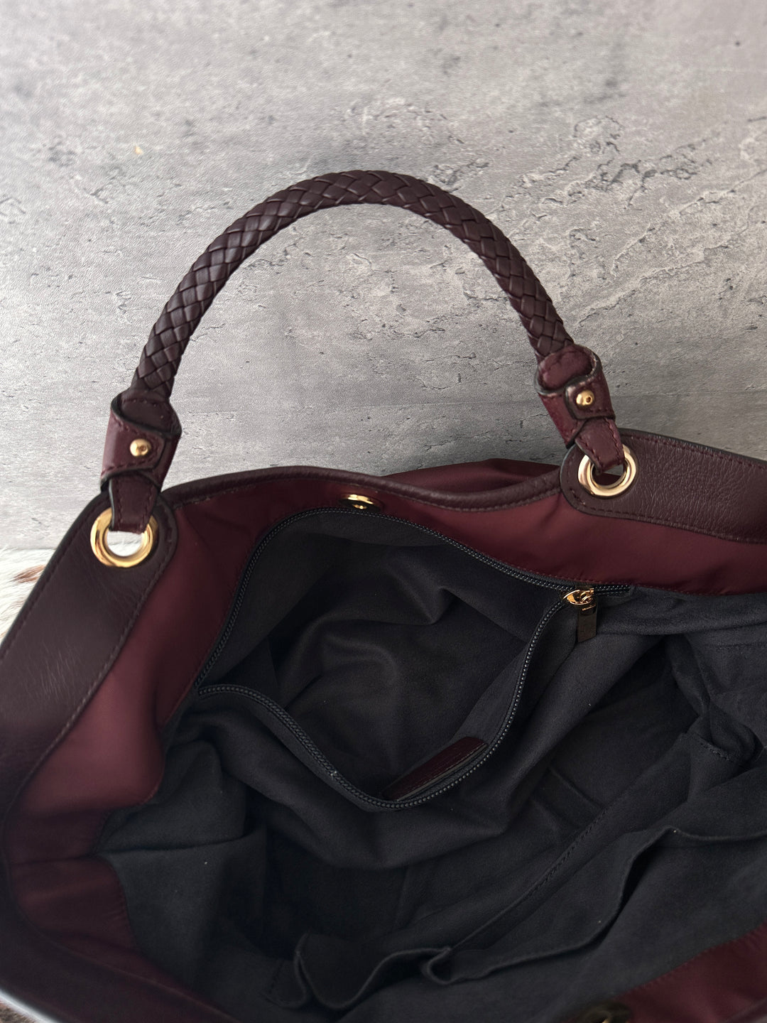 Ferragamo Bow Tote 🍷🎀｜Crystal Bow Detail × Original Strap × Lightweight Design