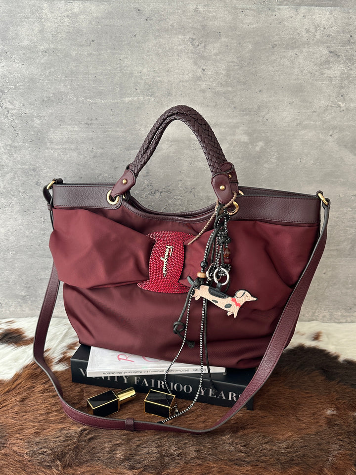 Ferragamo Bow Tote 🍷🎀｜Crystal Bow Detail × Original Strap × Lightweight Design