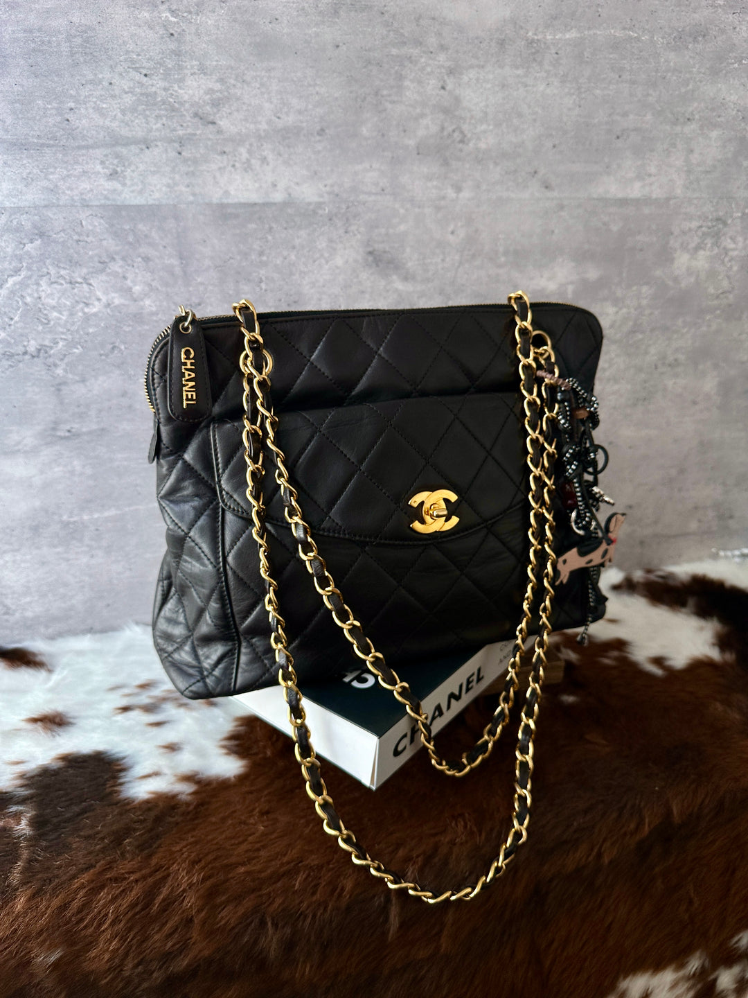 CHANEL Vintage Quilted Chain Shoulder Tote Bag 🖤｜CC Turn-Lock Pocket × Logo Zip Pull × Classic Chain Straps